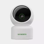 كاميرا مراقبة واي فاي SKYWORTH بدقة 3 ميجابكسل، مزودة برؤية ليلية وكشف حركة، مناسبة للاستخدام المنزلي أو المكتبي.