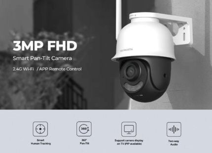 بانر توضيحي لمميزات كاميرا المراقبة الخارجية Skyworth بدقة 3MP FHD. يظهر الكاميرا المتحركة (Smart Pan-Tilt) التي تعمل بالواي فاي 2.4G والتحكم عبر التطبيق. الأيقونات توضح: تتبع البشر الذكي (Smart Human Tracking)، دوران 360 درجة (360° Pan-Tilt)، دعم العرض على التلفزيون (Support camera display on TV)، والصوت ثنائي الاتجاه (Two-way Audio).