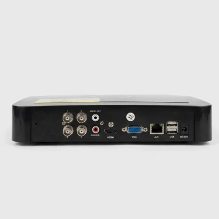 المنافذ الخلفية وتوصيلات DVR زيرو تك 4 مخرج (XVR) لربط الكاميرات والشاشات.